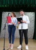 Ведущие праздника «день Знаний» — Я. Дунайцева и В. Саккаев.