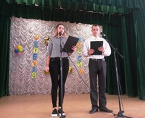 Ведущие праздника, студенты механического отделения колледжа, Смолина Елизавета и Иванников Дмитрий.